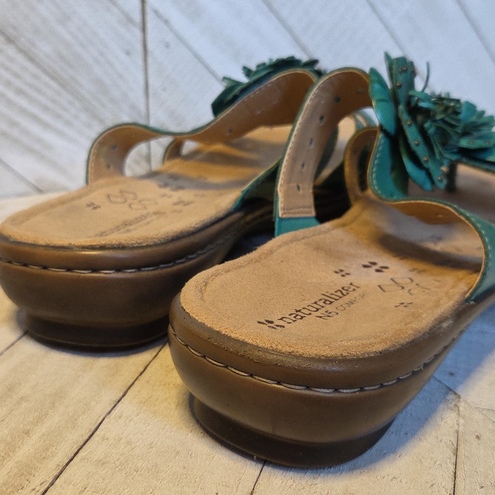 Naturalizer N5 Comfort Thong Sandals Green Teal Floral Embellishments Slip On - Picture 7 of 9